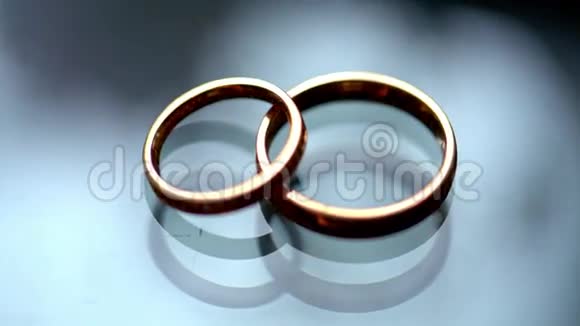 婚礼的配件光束中的戒指视频的预览图