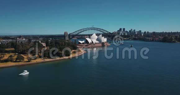 从直升机上俯瞰悉尼歌剧院视频的预览图