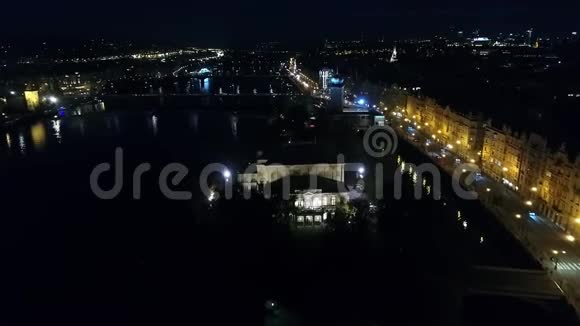 布拉格之夜城市佐芬宫布拉格街道帕洛因从上面可以看到全景视频的预览图