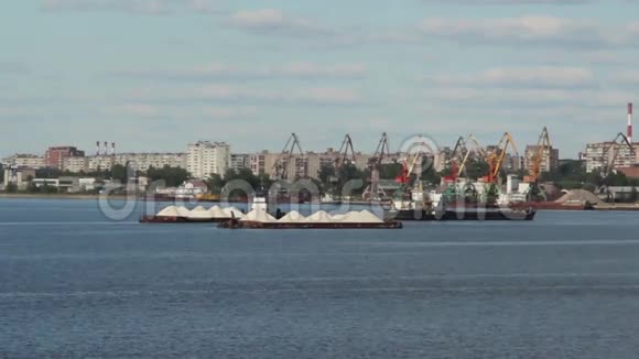 在港口的船切雷波夫斯视频的预览图