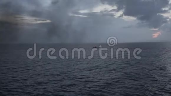 从游船到大海快乐海洋远航渡轮的景色视频的预览图