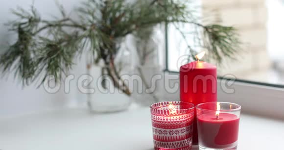 窗台上的蜡烛圣诞节视频的预览图