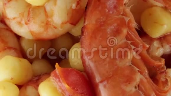 与阿根廷大虾的马铃薯视频的预览图