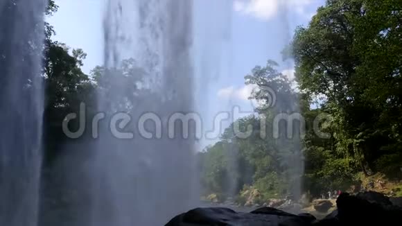 恰帕斯米索哈瀑布鸟瞰图视频的预览图
