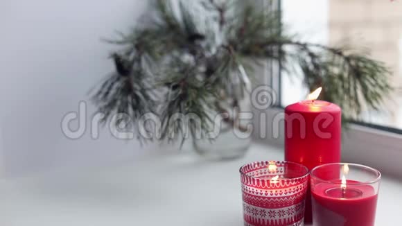 窗台上的蜡烛圣诞节视频的预览图