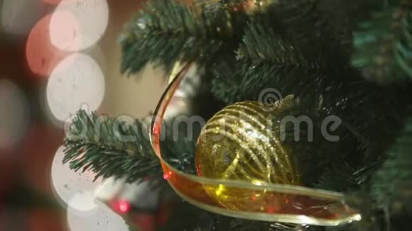 装饰精美的圣诞树视频的预览图