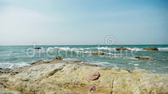 海景海边的石头视频的预览图