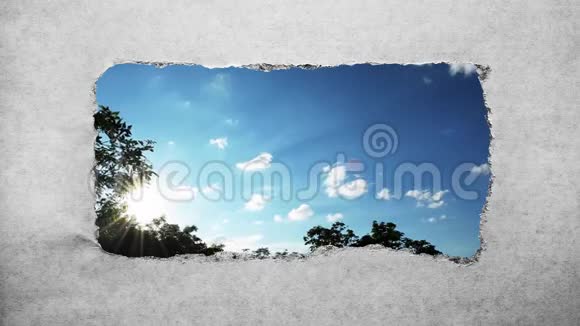 创意4k时间圈视频速动云在蓝天日落时太阳耀斑是可见的通过纸孔视频的预览图