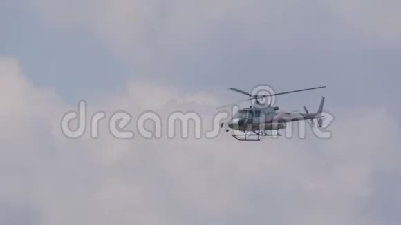 直升机救援天空视频的预览图