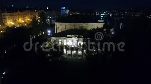 布拉格之夜城市佐芬宫布拉格街道PALCOFN从上面俯瞰全景空中视频的预览图