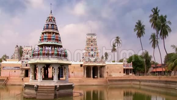 南印度寺塘外景视频的预览图