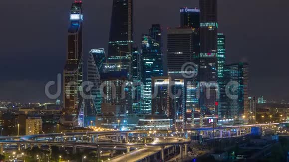 莫斯科国际商务中心莫斯科城时间晚城市景观大都市之夜摩天大楼视频的预览图