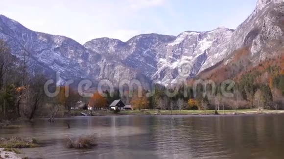 博欣吉湖乡村秋天视频的预览图