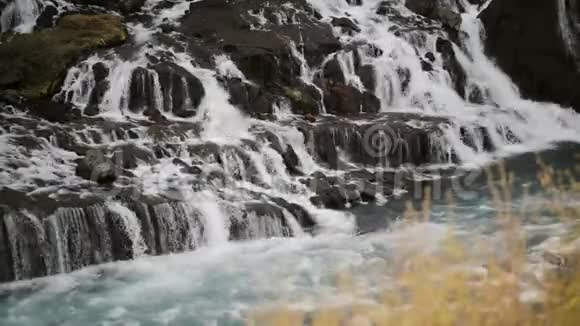 冰岛美丽的风景强大的瀑布巴纳沃斯瀑布瀑布倒下在河流中流动视频的预览图