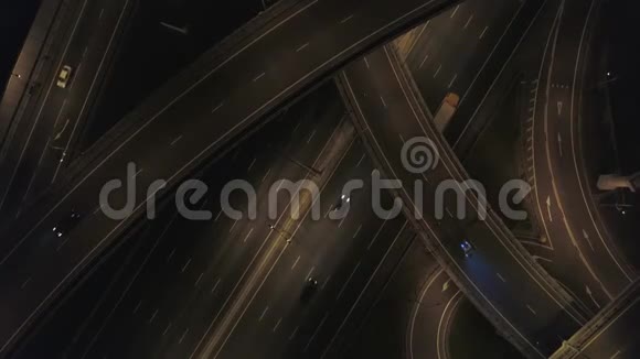 空中高速公路立交夜间道路交通4K视频的预览图