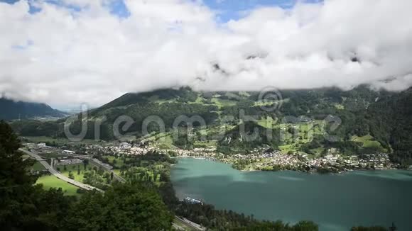 瑞士一个湖的美丽全景视频的预览图