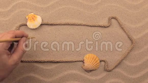 普吉岛铭文用手写在沙子上用绳子做成的指针视频的预览图