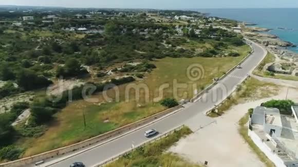 意大利4k无人驾驶飞机在海岸附近行驶视频的预览图