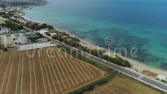 意大利4k无人驾驶飞机在海岸附近行驶视频的预览图