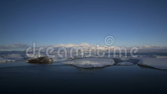 冰岛Jokulsarlon冰川日出的时间间隔视频的预览图