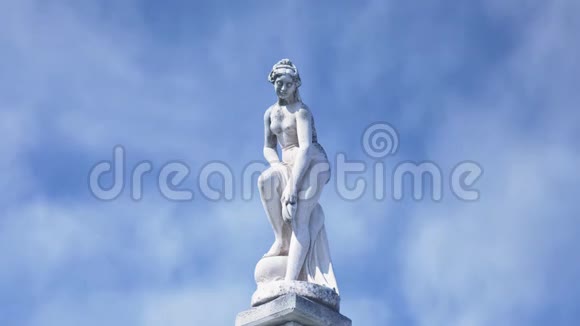 希腊女神像阴云密集视频的预览图