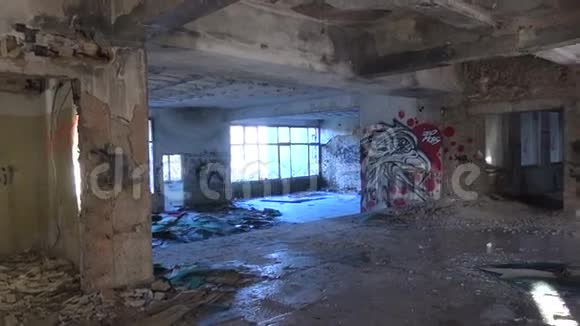 雨后废弃建筑物5视频的预览图
