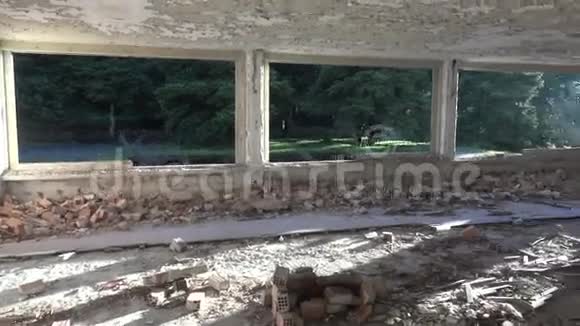 雨后废弃建筑物2视频的预览图