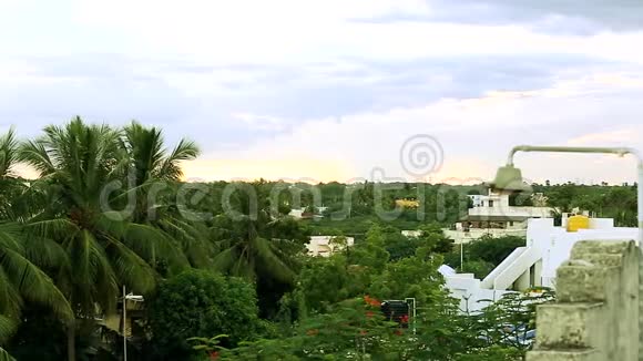 俯视城市自然背景视频的预览图