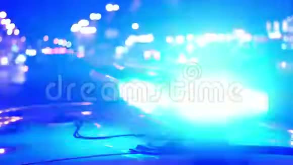 警察点亮城市之夜视频的预览图