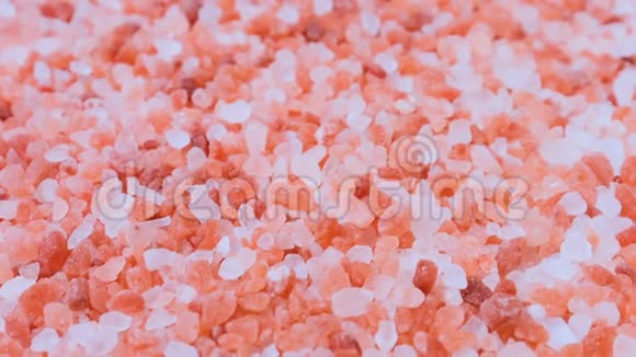 粉色喜马拉雅水晶盐矿物成分视频的预览图