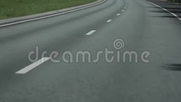 沥青道路在运动夏季时间视频的预览图