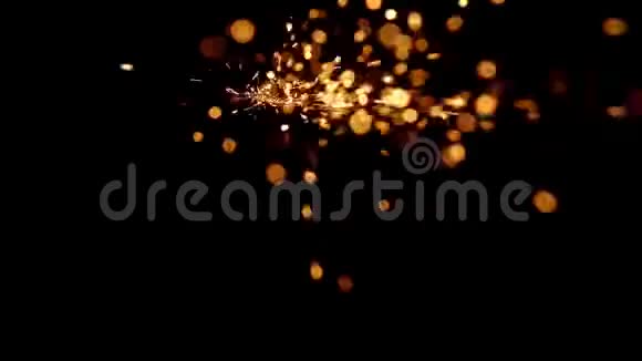 飞溅火花的抽象形状掉落下来视频的预览图