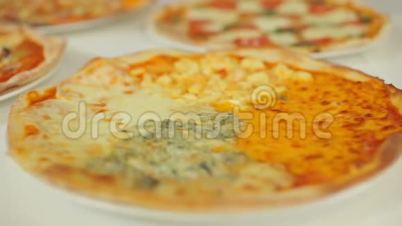 介绍意大利披萨各种口味的披萨玛格丽特反复无常四种奶酪四季滑块视频的预览图