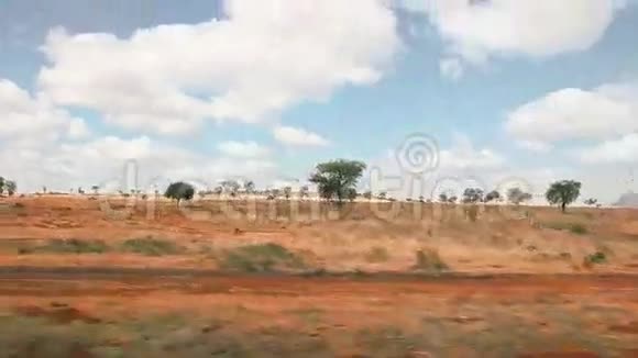 肯尼亚荒野的道路视频的预览图