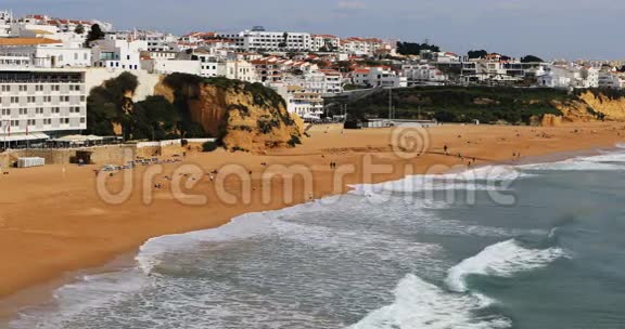 葡萄牙阿尔布菲拉海滩的鸟瞰图视频的预览图