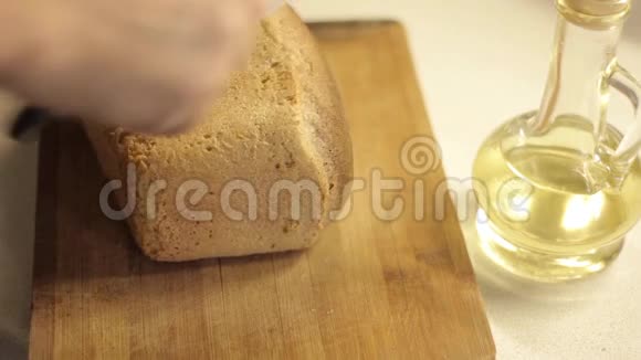 法式吐司面包切片视频的预览图