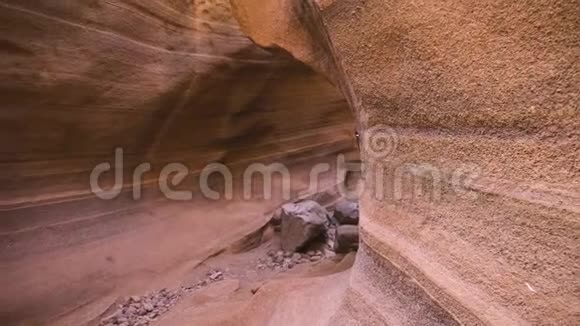 风景石灰石峡谷巴兰科德拉斯瓦卡斯在大加那利岛西班牙加那利岛视频的预览图