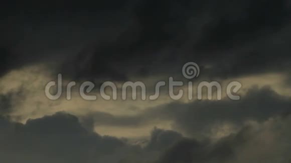 战争撕裂天空云景视频的预览图