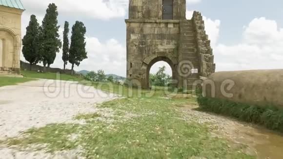 巴格拉蒂神庙附近的古建筑格鲁吉亚库塔伊西视频的预览图