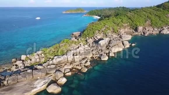 西米兰岛号码的洛基角鸟瞰高清慢镜头泰国安达曼海视频的预览图