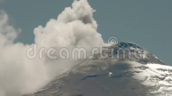 科托帕希火山爆发时间推移视频的预览图