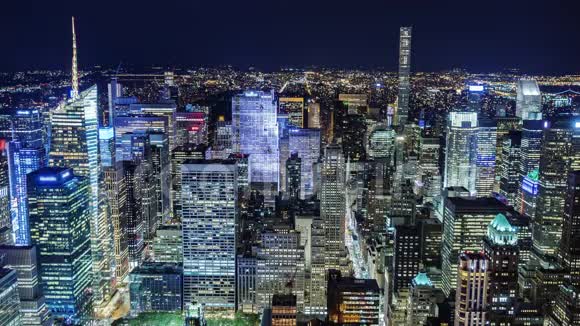 不可思议的纽约夜景从上面曼哈顿商业区视频的预览图
