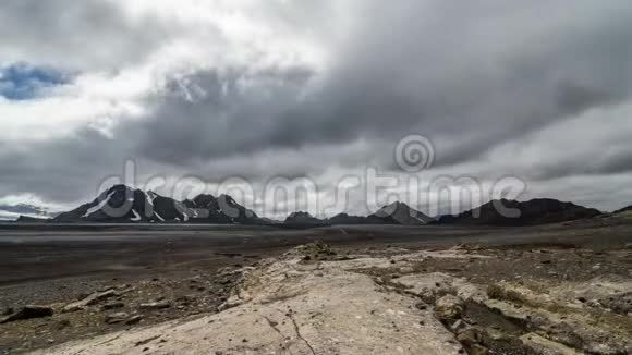 冰岛火山自然上空的戏剧性天空视频的预览图