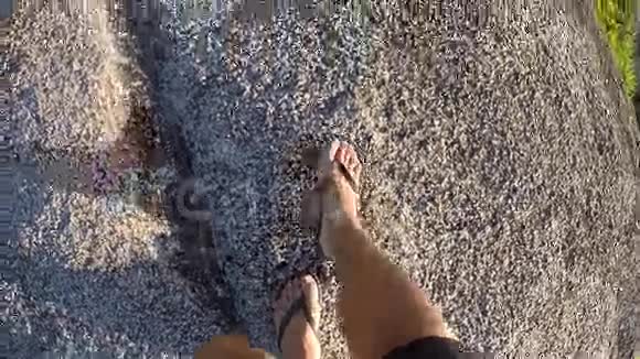 从西米兰岛悬崖上的岩石视图日落高清Gopro第一人称POV泰国安达曼海视频的预览图