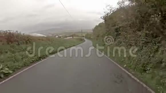 在雨中从Ynyslas开车到北威尔士的Aberytswyth视频的预览图