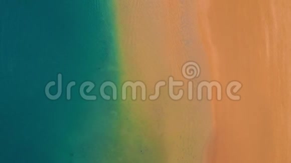 鸟瞰海滩的金色沙滩LasTeresitas和大西洋的绿松石水特内里费金丝雀视频的预览图