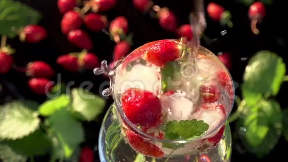草莓冰和薄荷视频的预览图