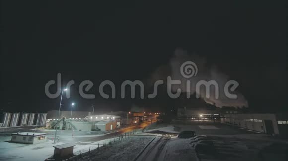 从工厂冒出来的烟视频的预览图