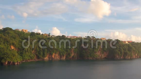 热带岛屿海岸全景圣文森特和格林纳丁斯金斯敦视频的预览图