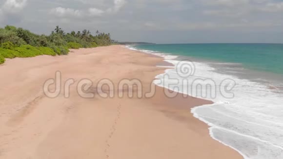 从上面可以看到斯里兰卡坦噶勒海滩的空中景色视频的预览图